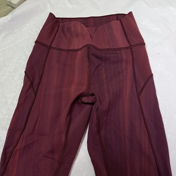 Lululemon In Movement Tight 25" *Everlux Linear Spray Dye White Garnet - Picture 4 of 10